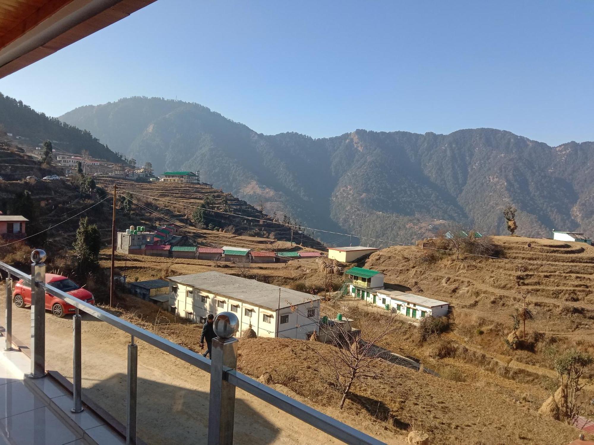 Himalayan Hill Top Resort Kanatal Eksteriør billede
