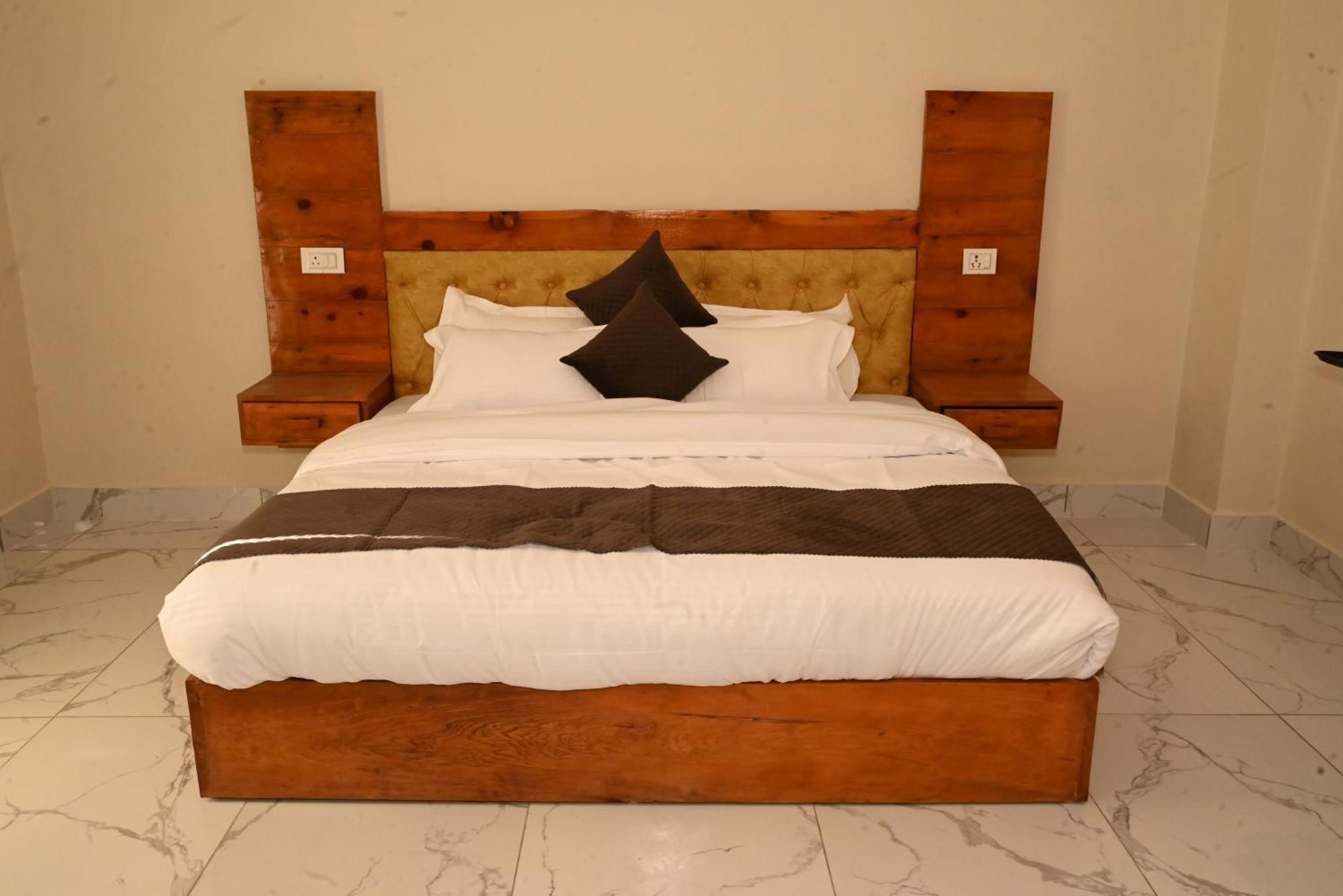 Himalayan Hill Top Resort Kanatal Eksteriør billede