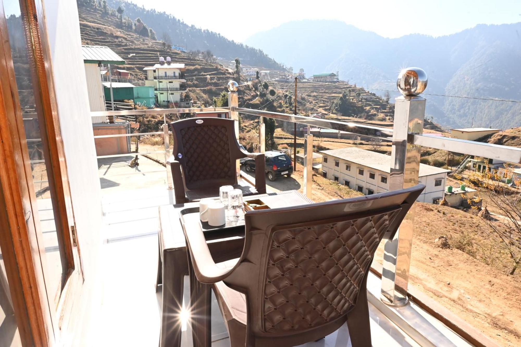 Himalayan Hill Top Resort Kanatal Eksteriør billede