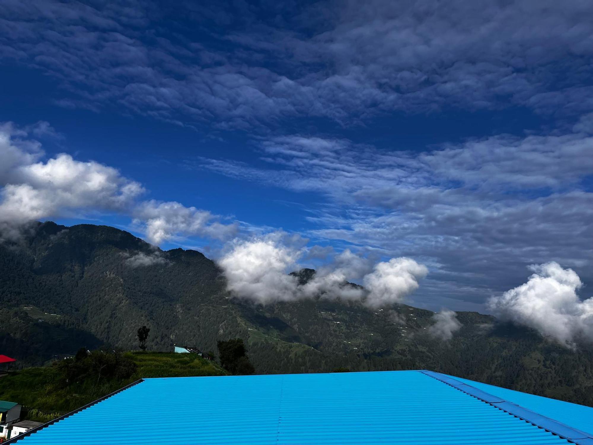 Himalayan Hill Top Resort Kanatal Eksteriør billede