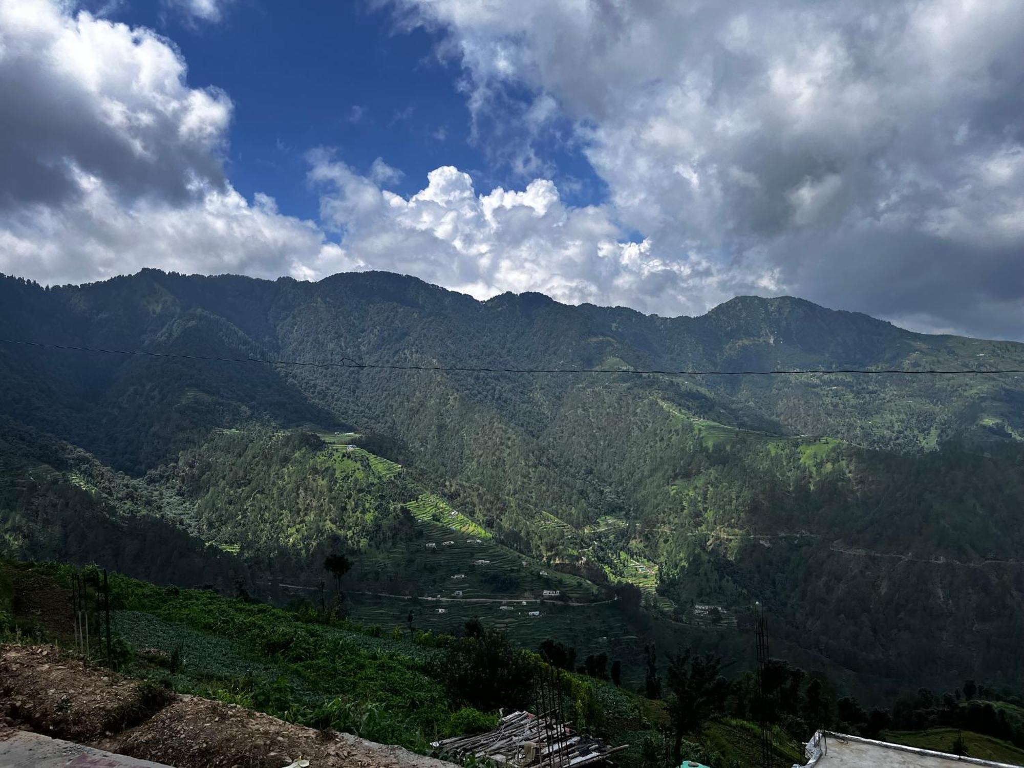 Himalayan Hill Top Resort Kanatal Eksteriør billede