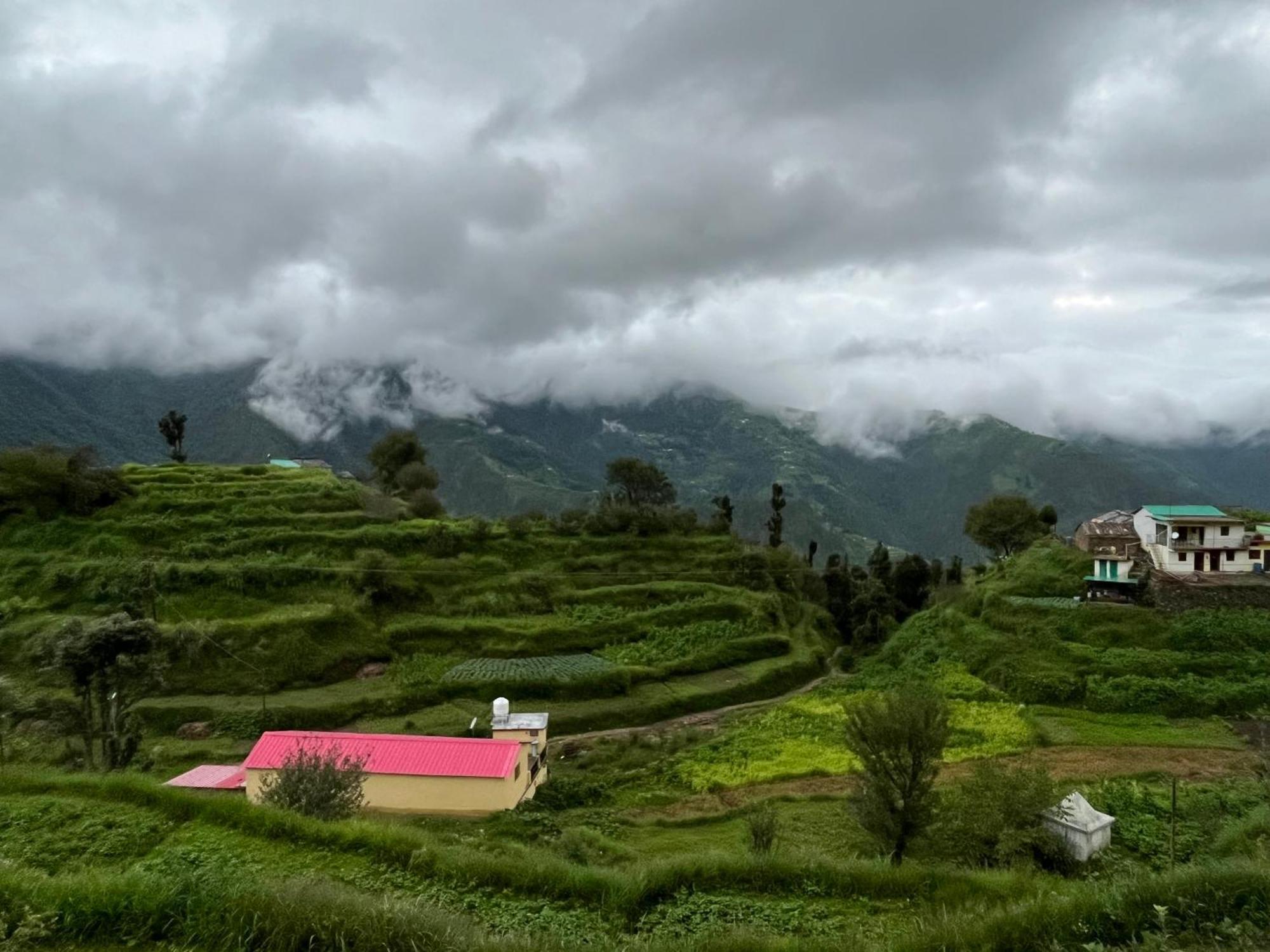 Himalayan Hill Top Resort Kanatal Eksteriør billede