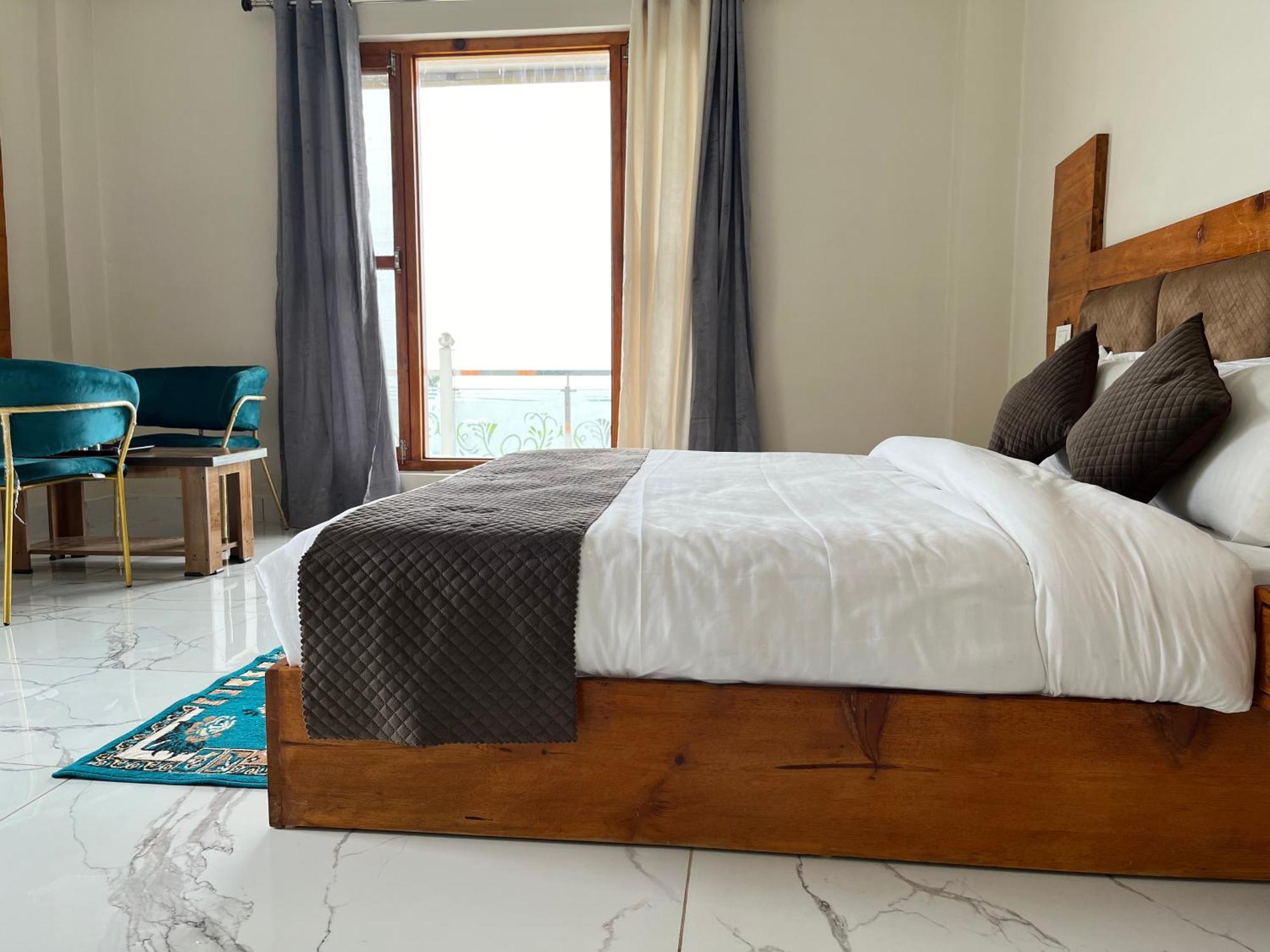 Himalayan Hill Top Resort Kanatal Eksteriør billede